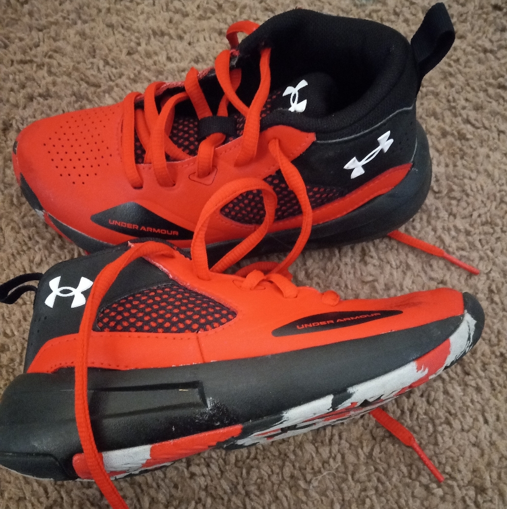 Toddler boy under Armour shoes